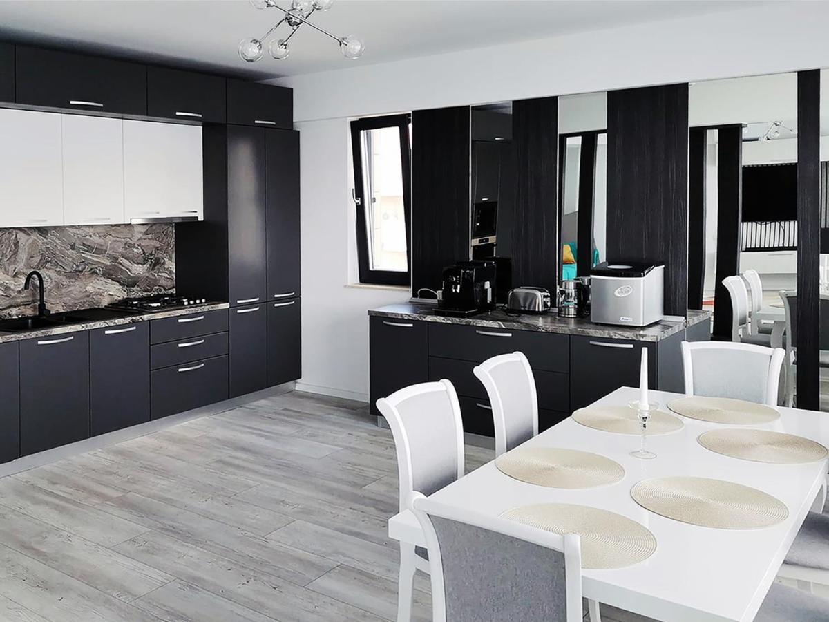 Ada Luxury Apartments 57 Mamaia Bagian luar foto